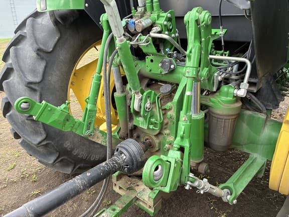 Image of John Deere 6105E equipment image 3