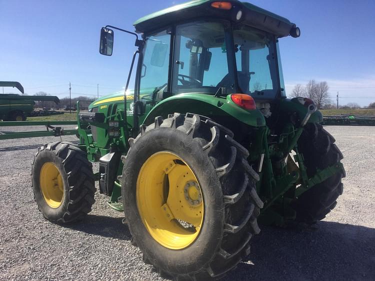 2019 John Deere 6105E Equipment Image0