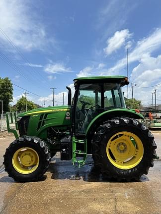 Image of John Deere 6105E equipment image 1