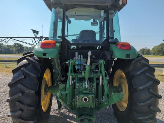 Image of John Deere 6105E equipment image 4