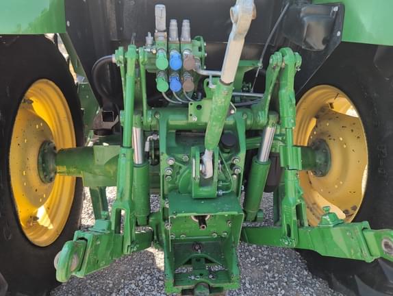 Image of John Deere 6105E equipment image 3