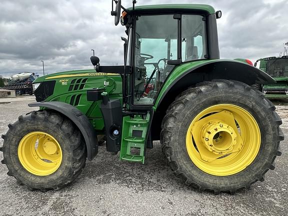 Image of John Deere 6110M equipment image 4