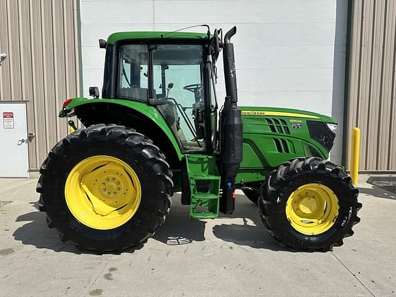 Image of John Deere 6110M equipment image 3