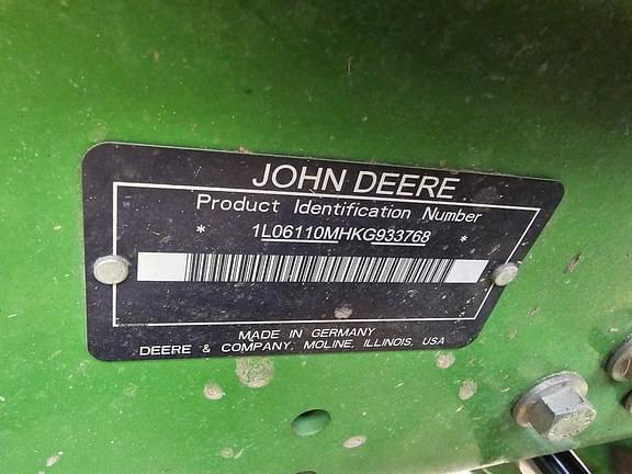 Image of John Deere 6110M equipment image 1