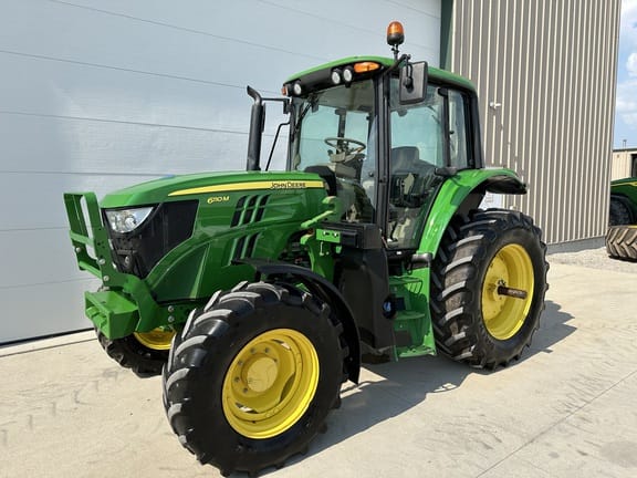 2019 John Deere 6110M Equipment Image0