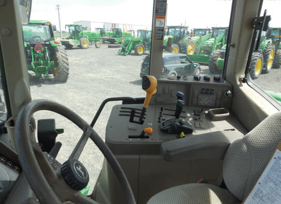Image of John Deere 6110M equipment image 3