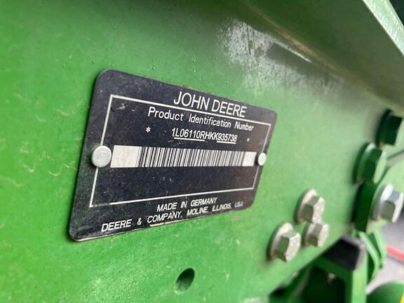 Image of John Deere 6110R equipment image 4