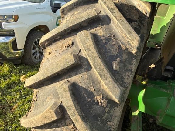 Image of John Deere 6120E equipment image 4