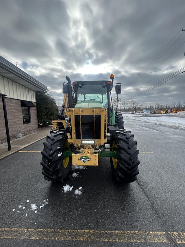 Image of John Deere 6120E equipment image 4