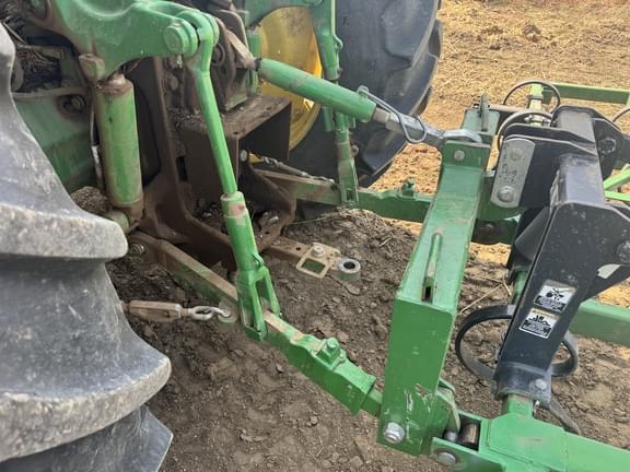 Image of John Deere 6120E equipment image 4