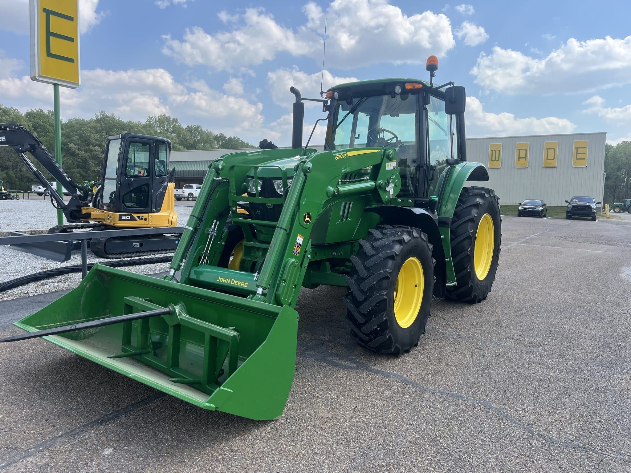 2019 John Deere 6120M Equipment Image0