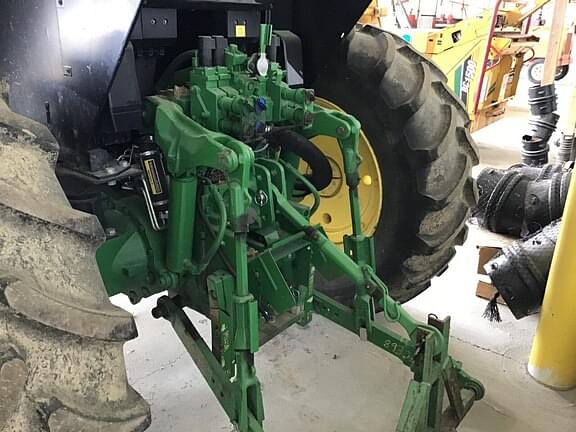 Image of John Deere 6120M equipment image 4