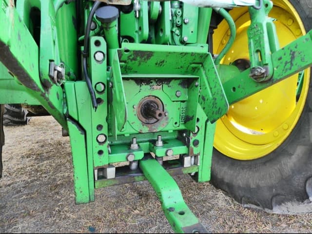 Image of John Deere 6120R equipment image 4