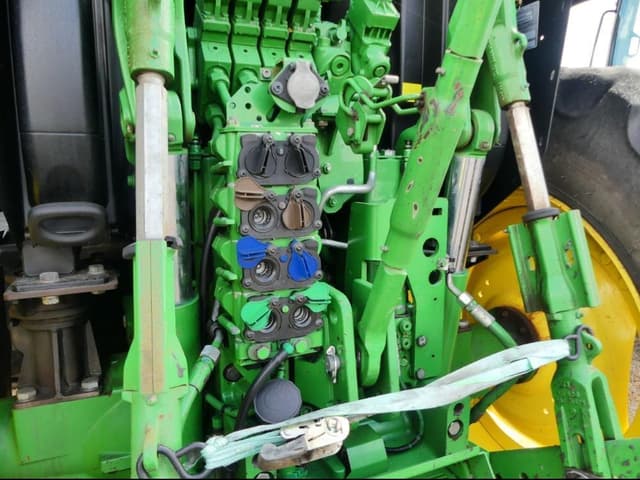 Image of John Deere 6120R equipment image 3