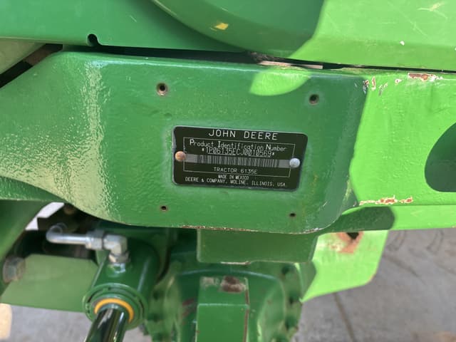 Image of John Deere 6135E equipment image 2
