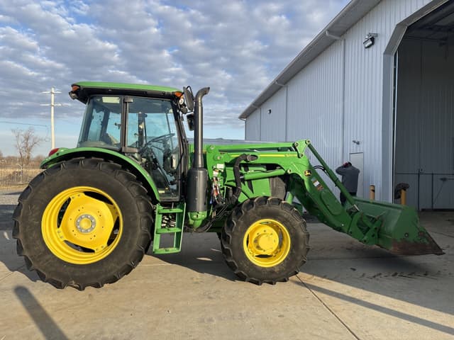 Image of John Deere 6135E equipment image 1