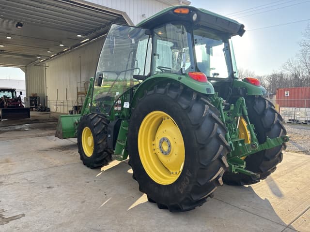 Image of John Deere 6135E equipment image 4