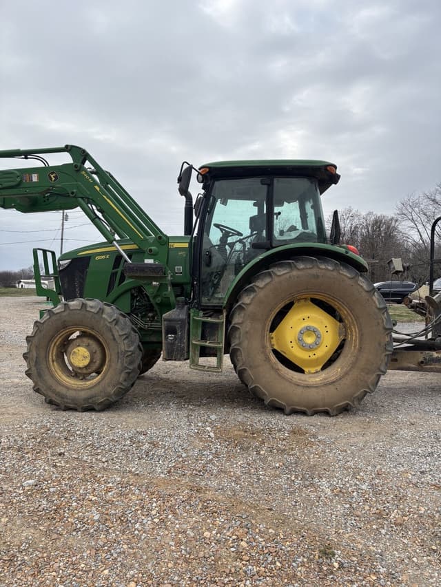 Image of John Deere 6135E equipment image 3