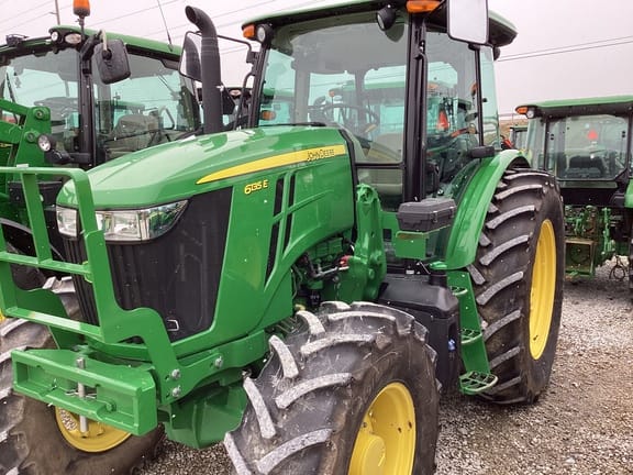 Main image John Deere 6135E