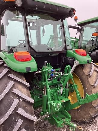 Image of John Deere 6135E equipment image 3