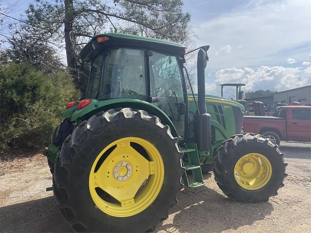 Image of John Deere 6135E equipment image 1