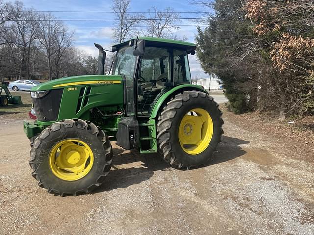 Image of John Deere 6135E equipment image 3