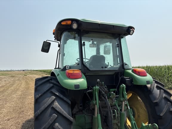 Image of John Deere 6135E equipment image 3