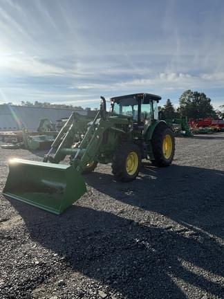 Image of John Deere 6135E equipment image 2