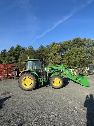 Image of John Deere 6135E equipment image 4