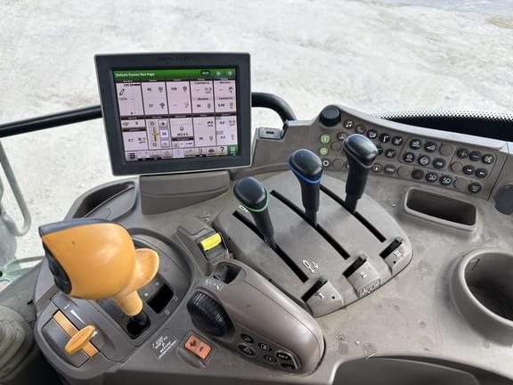 Image of John Deere 6145R equipment image 3