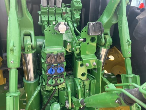 Image of John Deere 6145R equipment image 4