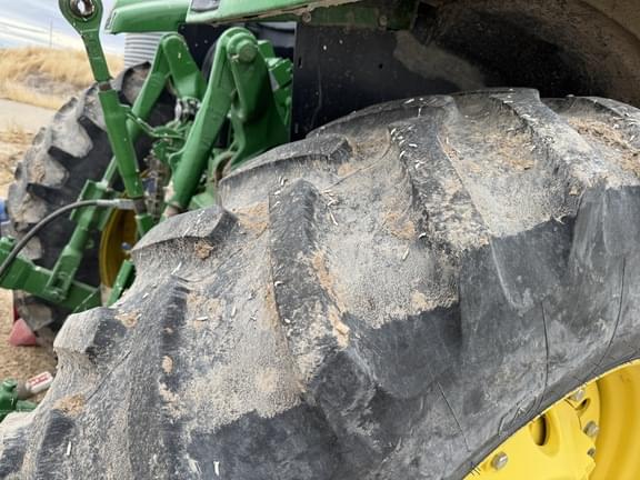Image of John Deere 6145R equipment image 4