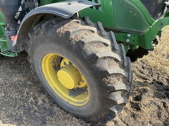 Image of John Deere 6145R equipment image 4