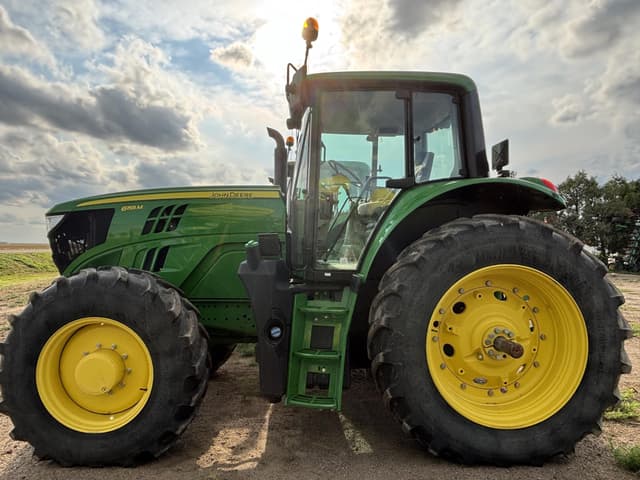 Image of John Deere 6155M equipment image 1