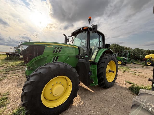 Image of John Deere 6155M equipment image 4