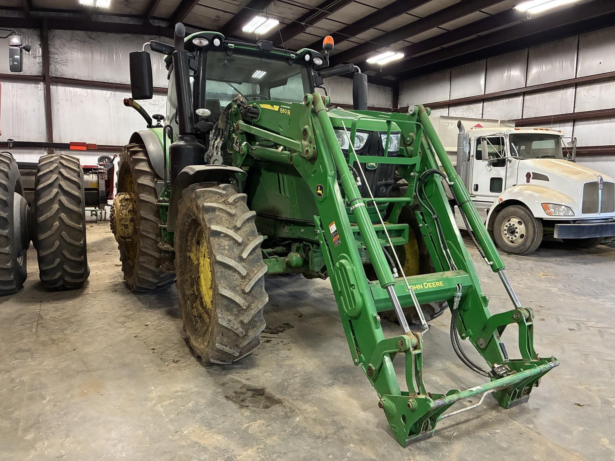 2019 John Deere 6175R Equipment Image0