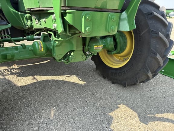 Image of John Deere 6175R equipment image 4