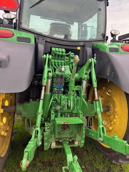 Image of John Deere 6175R equipment image 2
