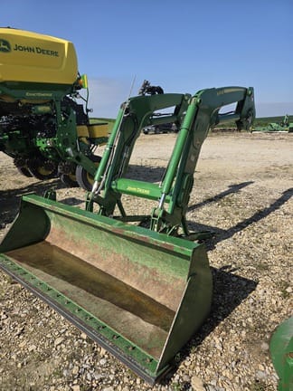2019 John Deere 620R Equipment Image0