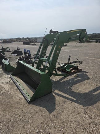 2019 John Deere 620R Image