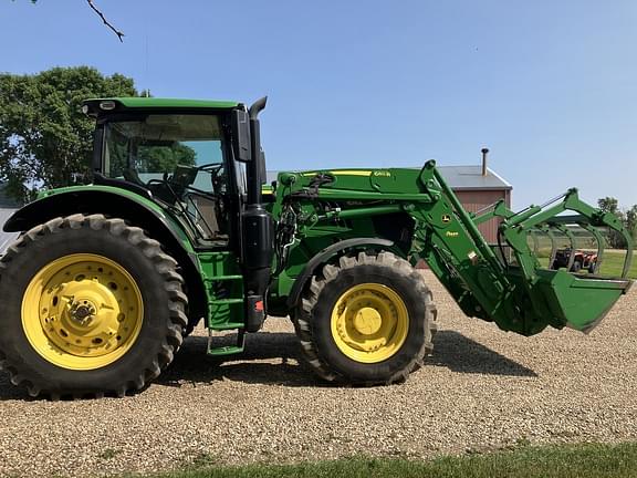 Image of John Deere 6215R equipment image 4