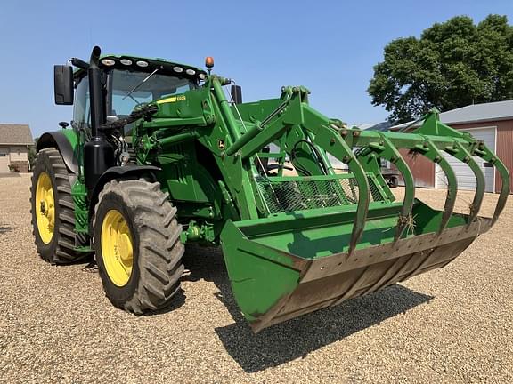 Image of John Deere 6215R equipment image 1