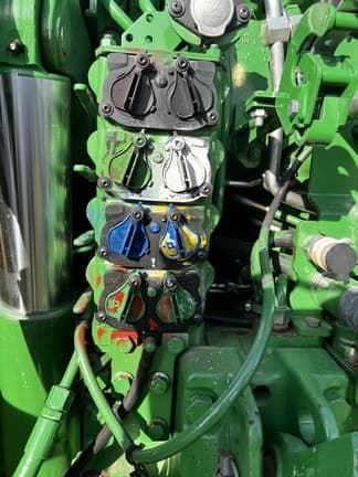 Image of John Deere 6215R equipment image 3