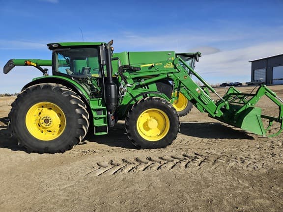 Image of John Deere 6215R equipment image 2