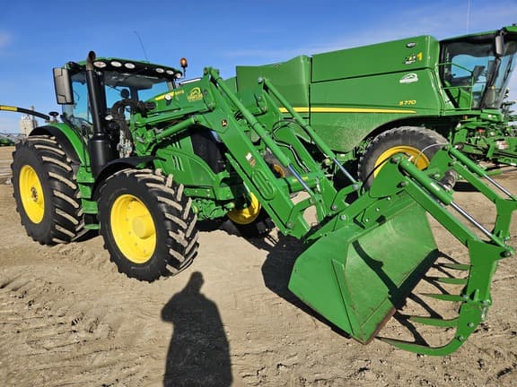 Image of John Deere 6215R equipment image 1
