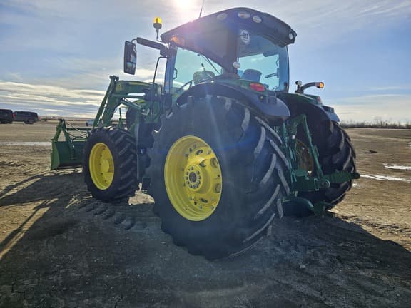 Image of John Deere 6215R equipment image 4