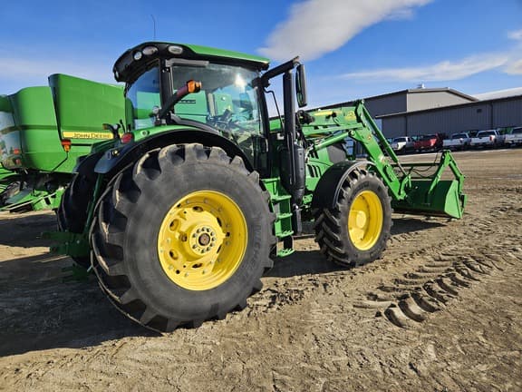Image of John Deere 6215R equipment image 3