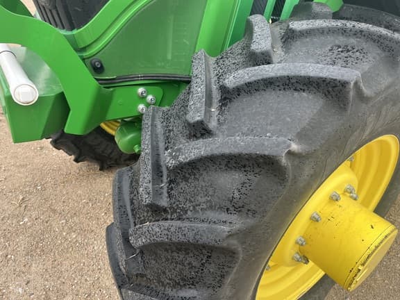 Image of John Deere 6230R equipment image 1