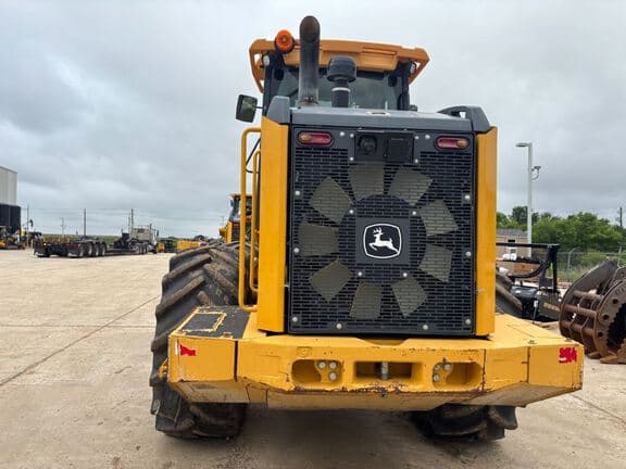Image of John Deere 624L equipment image 4