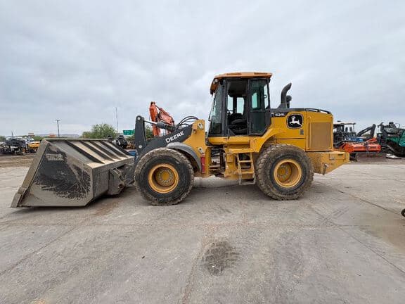 Image of John Deere 624L equipment image 1